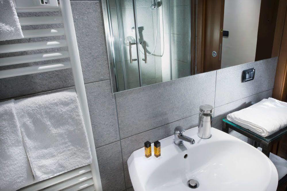 B&B Terres D'Aventure Suites Турин Екстер'єр фото